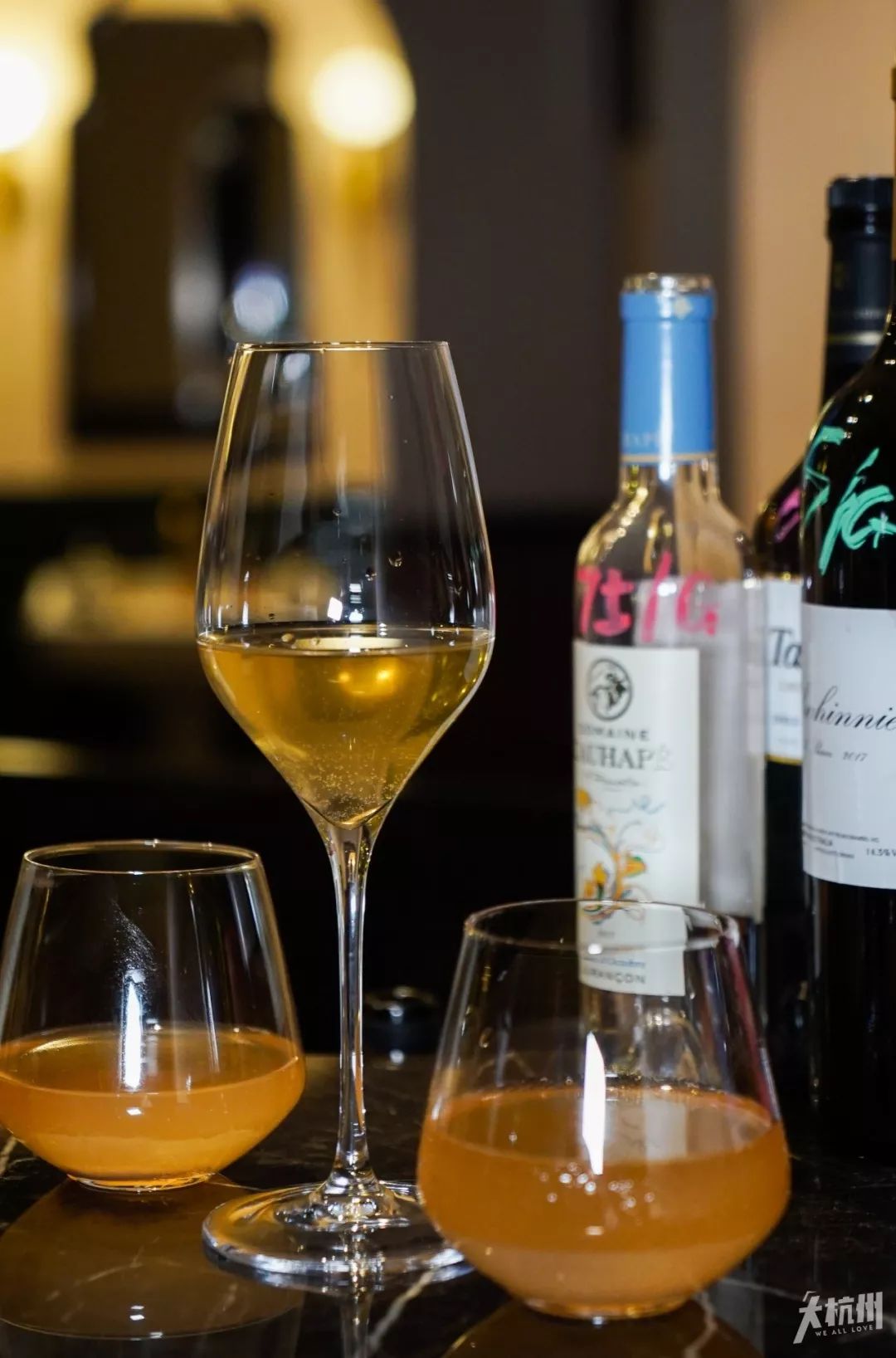 自从走进杭州这家酒吧，我就彻底入了新生代网红“自然酒”的坑