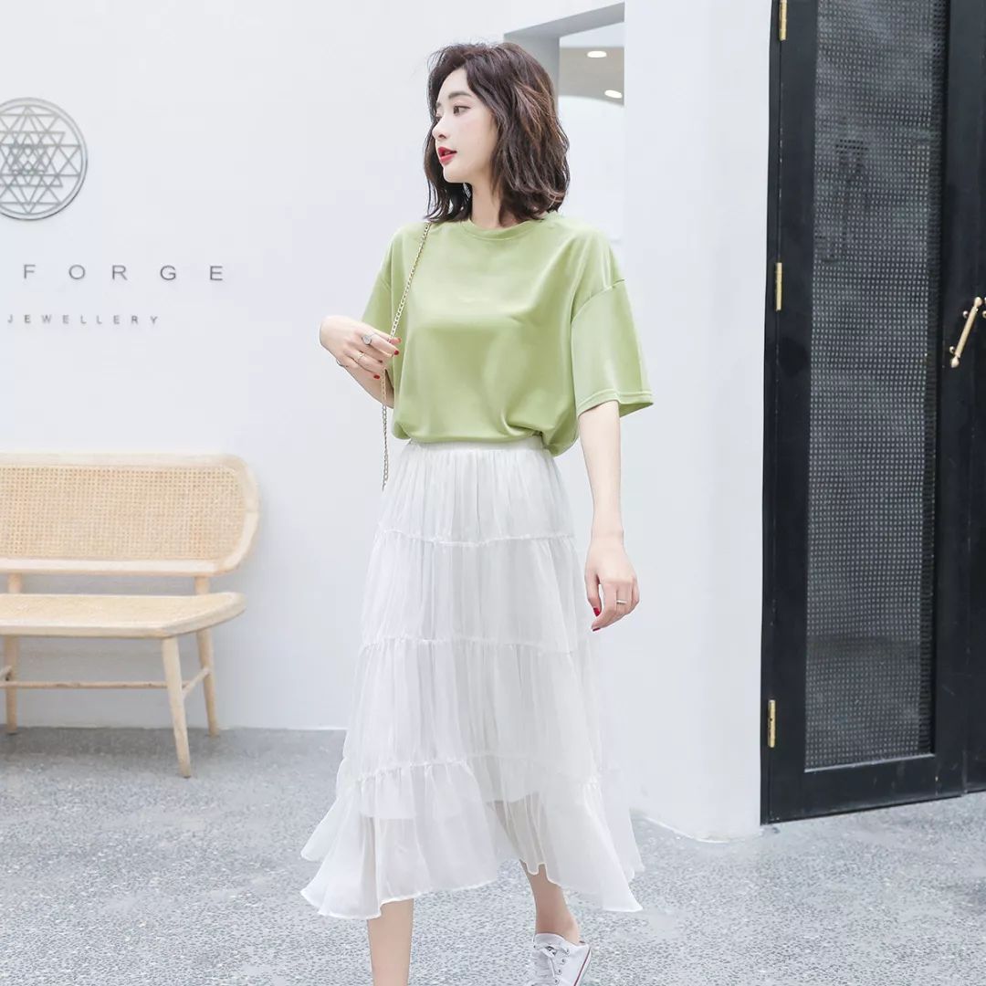 40岁男人脸黑个矮穿什么衣服,个子矮适合穿搭什么衣服