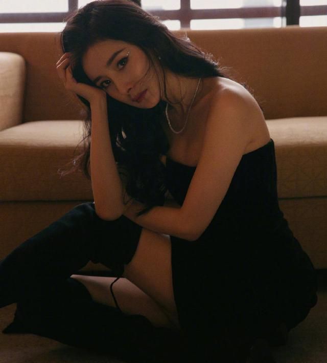 杨幂身材有多好穿粉色裙子,杨幂的长裙子