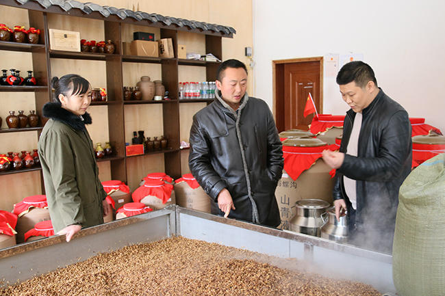 生粮酿酒为什么出酒率高,生料酿酒发酵好是什么样