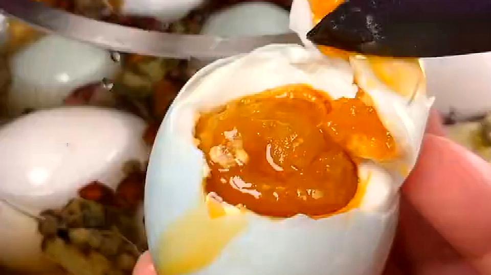 过去老太太腌鸡蛋的老方法,传统老法腌鸡蛋咸淡适口