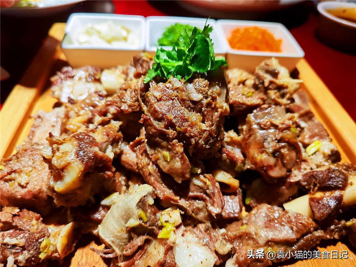 蒙古族大叔曾是全运冠军,带580只羊来西安,肥美鲜香,咋样?