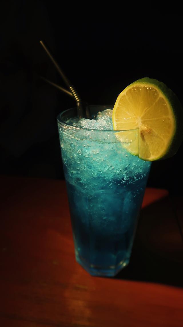 脸颊泛红毛孔粗大暗沉,脸颊泛红发烫毛孔扩张