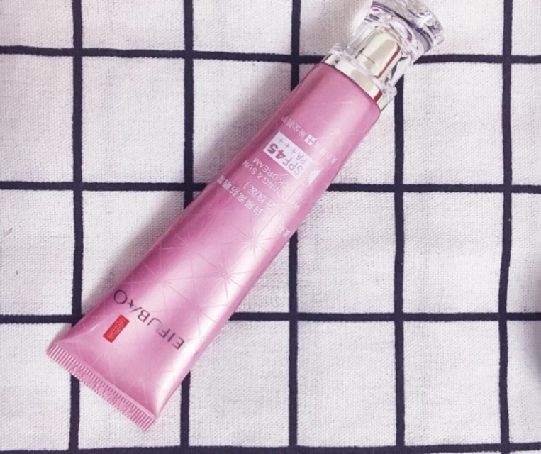 碧柔防晒好用还是安耐晒好用,防晒界扛把子安耐晒