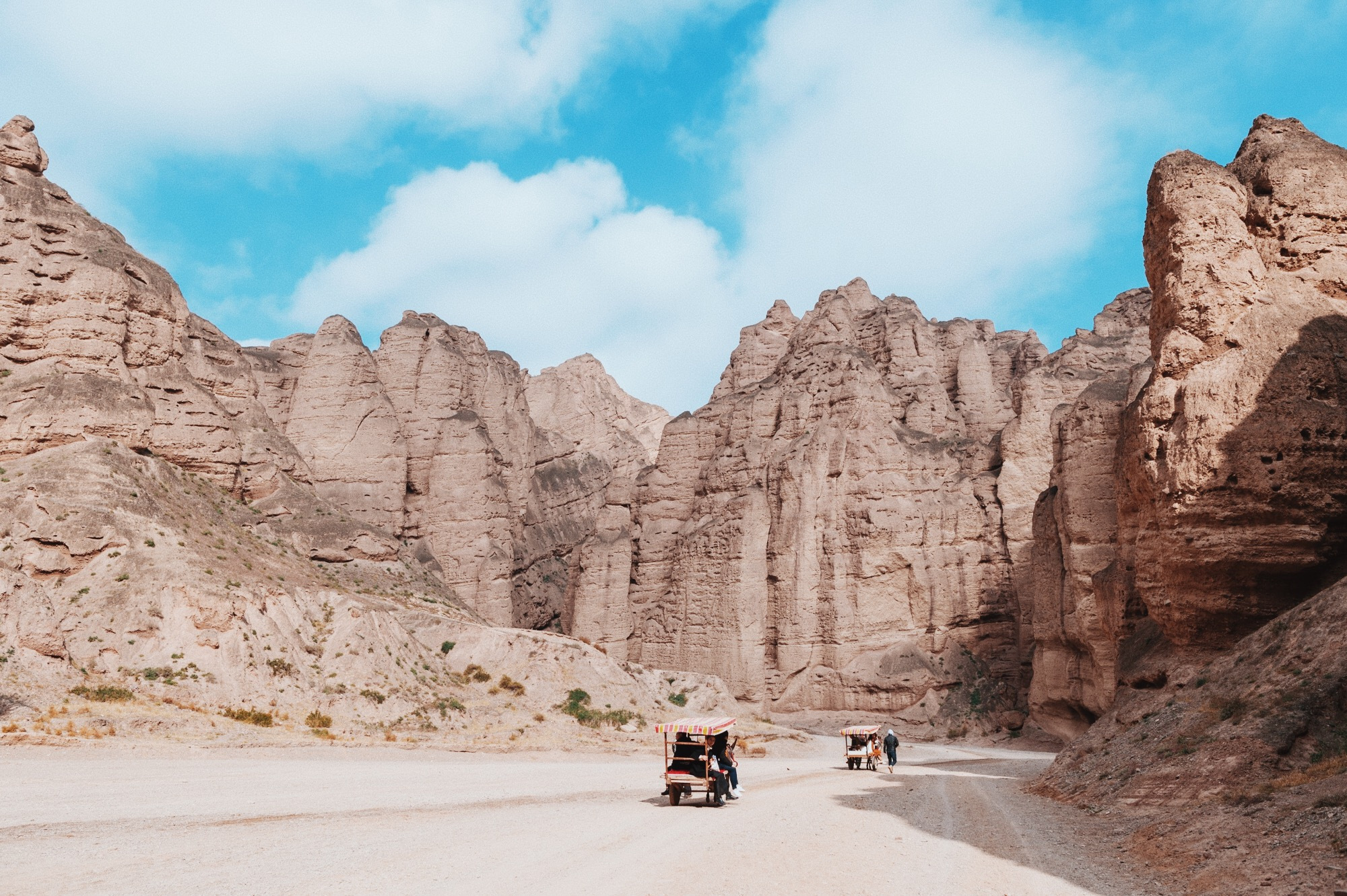 甘肃白银黄河石林，比云南石林更为壮观，堪称“中华自然奇观”