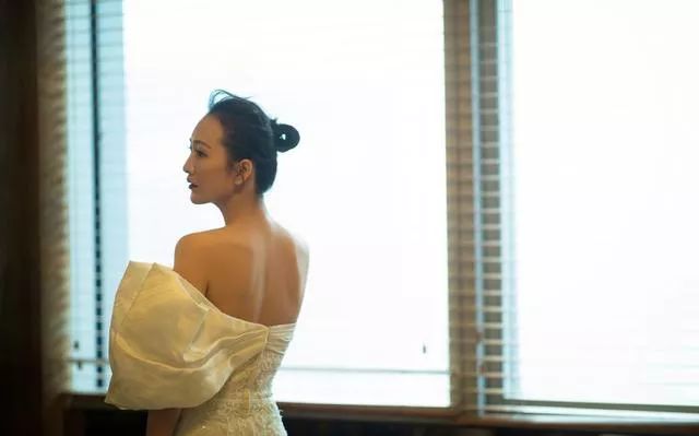 王鸥露背照片,王鸥最新露背写真