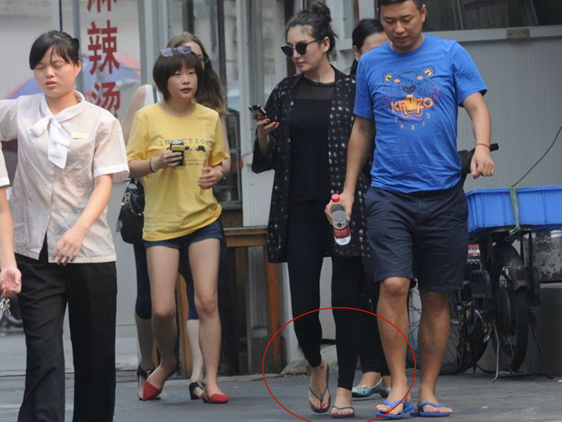 张雨绮御姐出场,张雨绮一向肤白貌美很有御姐气质