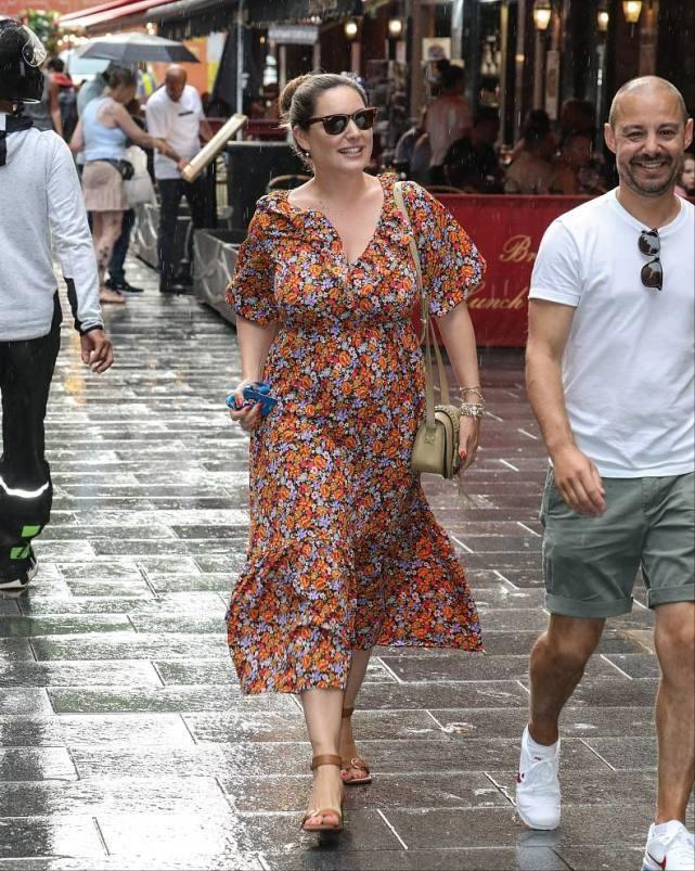 足球宝宝大变身,足球宝贝变装女生版