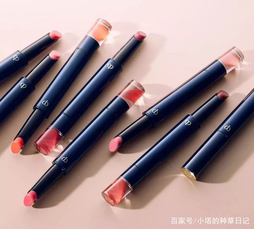 美女化妆涂口红高清自拍,99%的女生涂口红都会犯这个错误