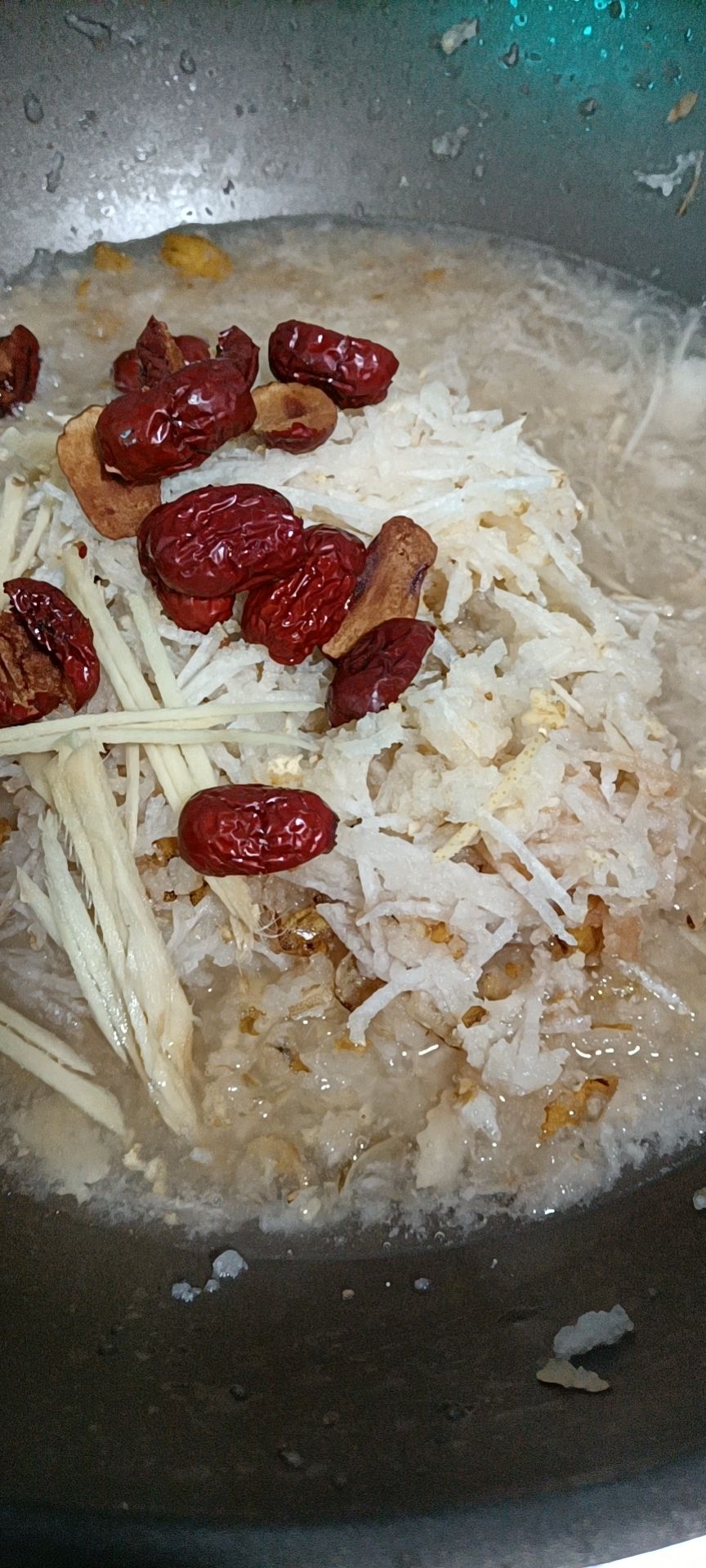 家里梨太多吃不完,吃不完的梨不要扔做秋梨膏