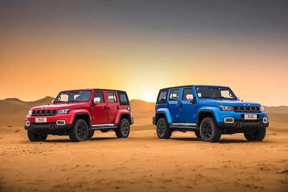 普拉多对比新bj40实车照片,开老款丰田普拉多2700视频