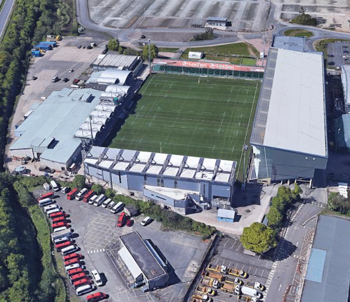 是时候介绍看一下英格兰的橄榄球场了，至少能达到英乙水准