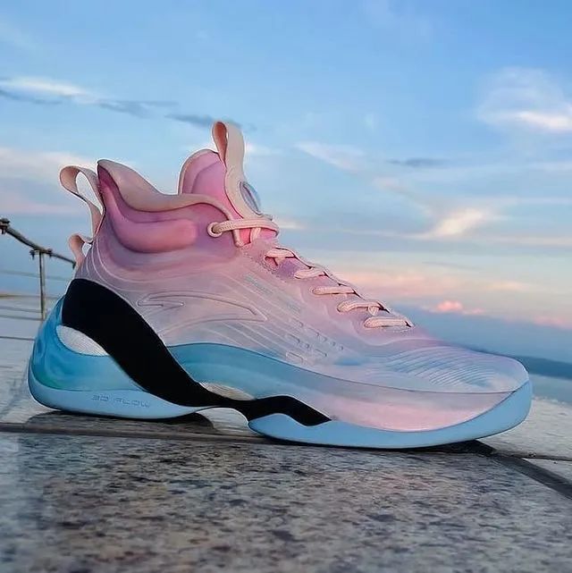 虚荣OR求实？KT7代配置拉满，CJ1代力求高端，安踏和李宁你爱谁？