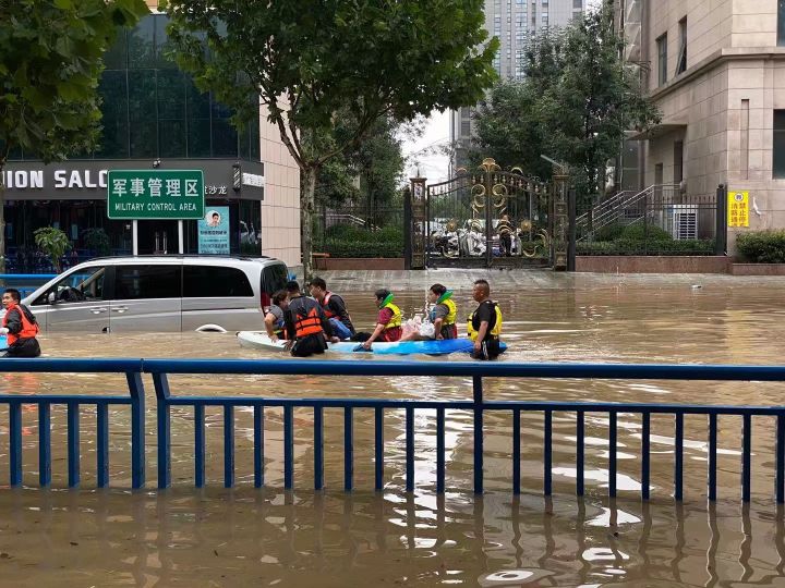 战斗在抗击疫情一线的勇士们,奋战在抗灾救灾一线的红十字人