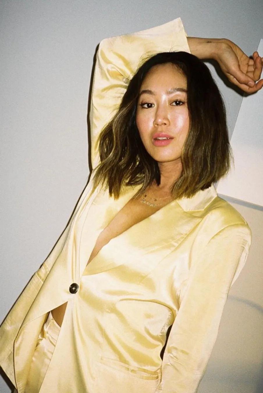 一套西装又正式又休闲,30-35岁女性春季穿搭西装