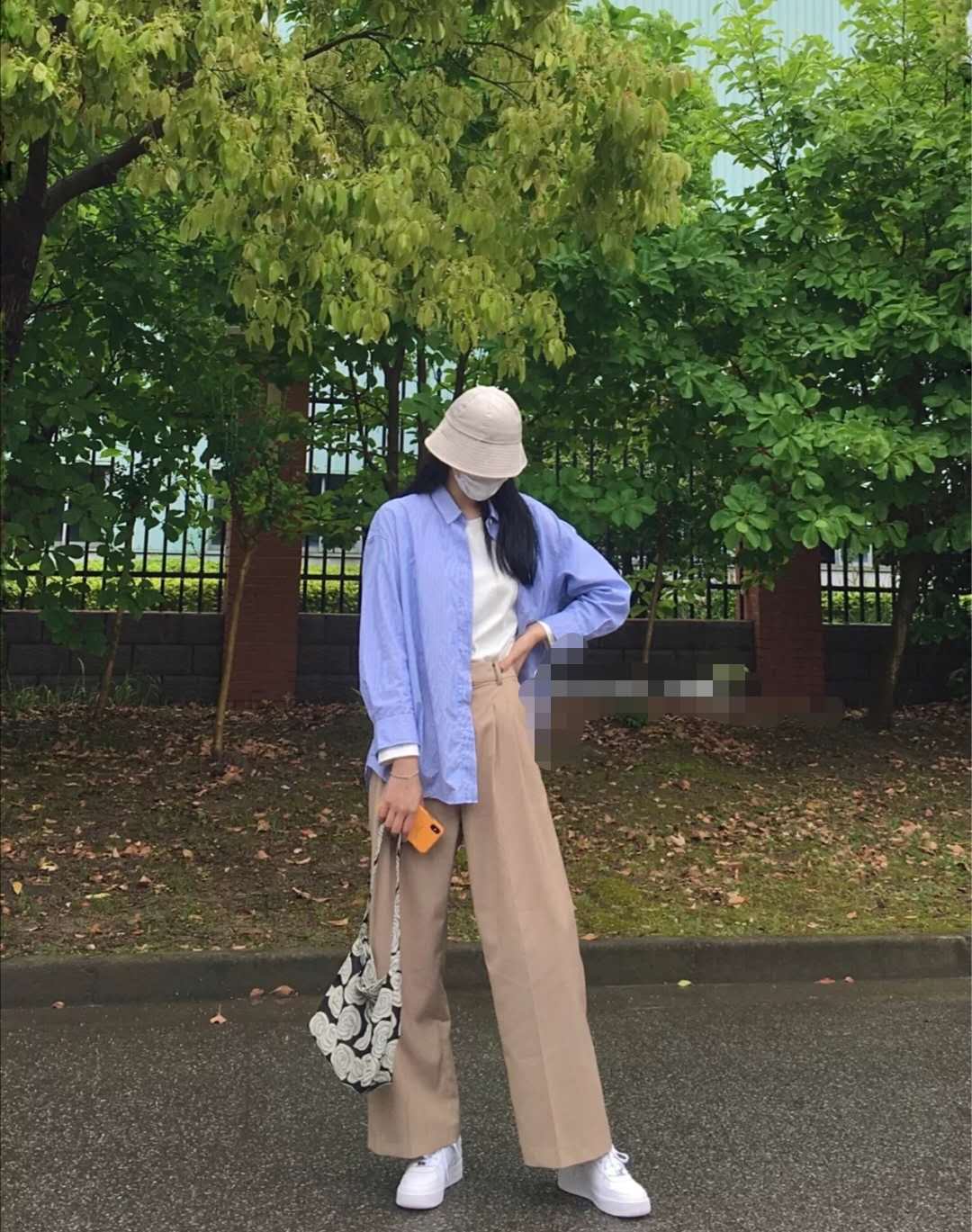 灰色上衣搭配卡其色裤子好看吗,冬季卡其色裤子搭配上衣图片