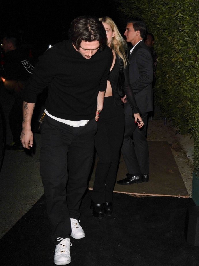 贝嫂大儿子最新照片,贝嫂和二儿子秀恩爱的视频