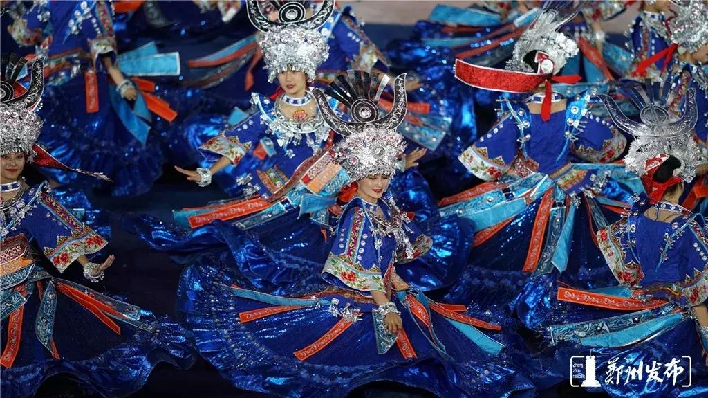 郑州奥体中心震撼场面,郑州奥体中心晚上视频