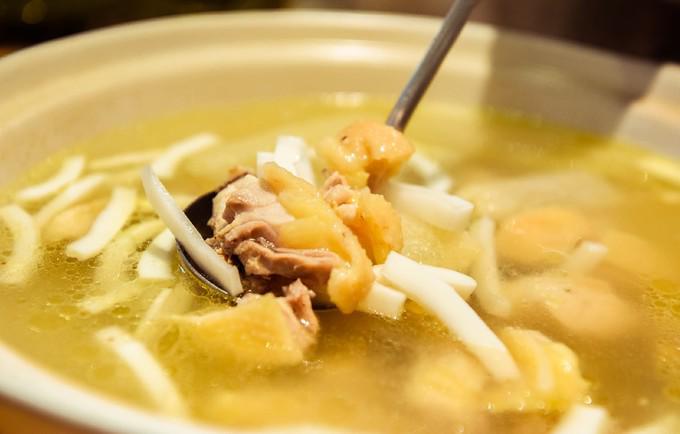 在三亚吃正宗的椰子鸡，不妨试试这两家（海南海岸行者旅行社）