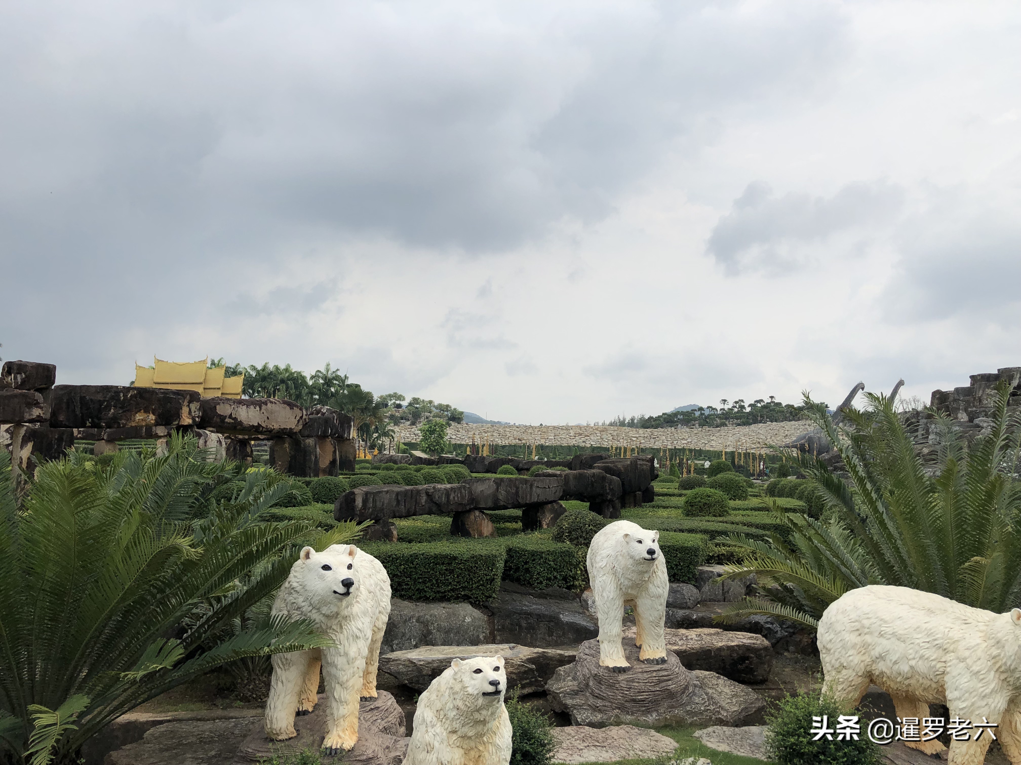 芭堤雅“东芭乐园”,外国游客门票比本地人贵不少!景色确实美!