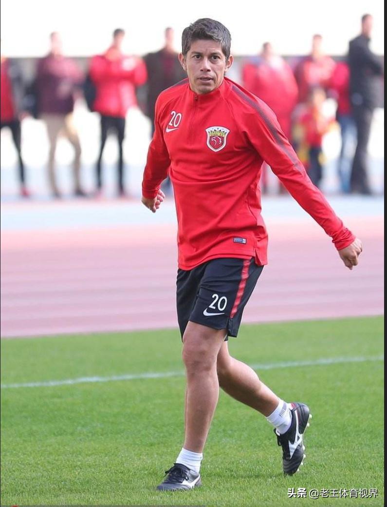 前国脚宣布退役后的职业生涯,足球先生宣布退役