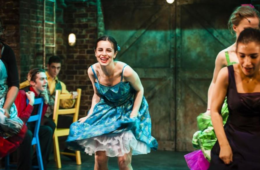 一年级新生一个班100人,一年级新生入学60个班