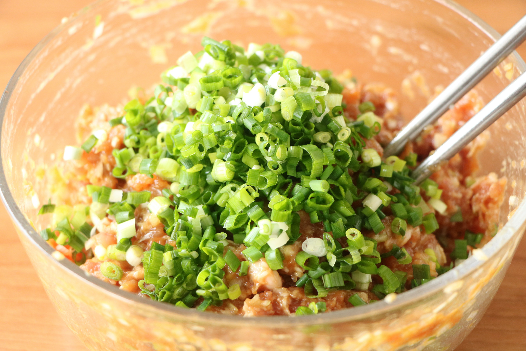 大葱肉饺子调馅儿的方法,大葱猪肉馅儿的饺子怎么调好吃