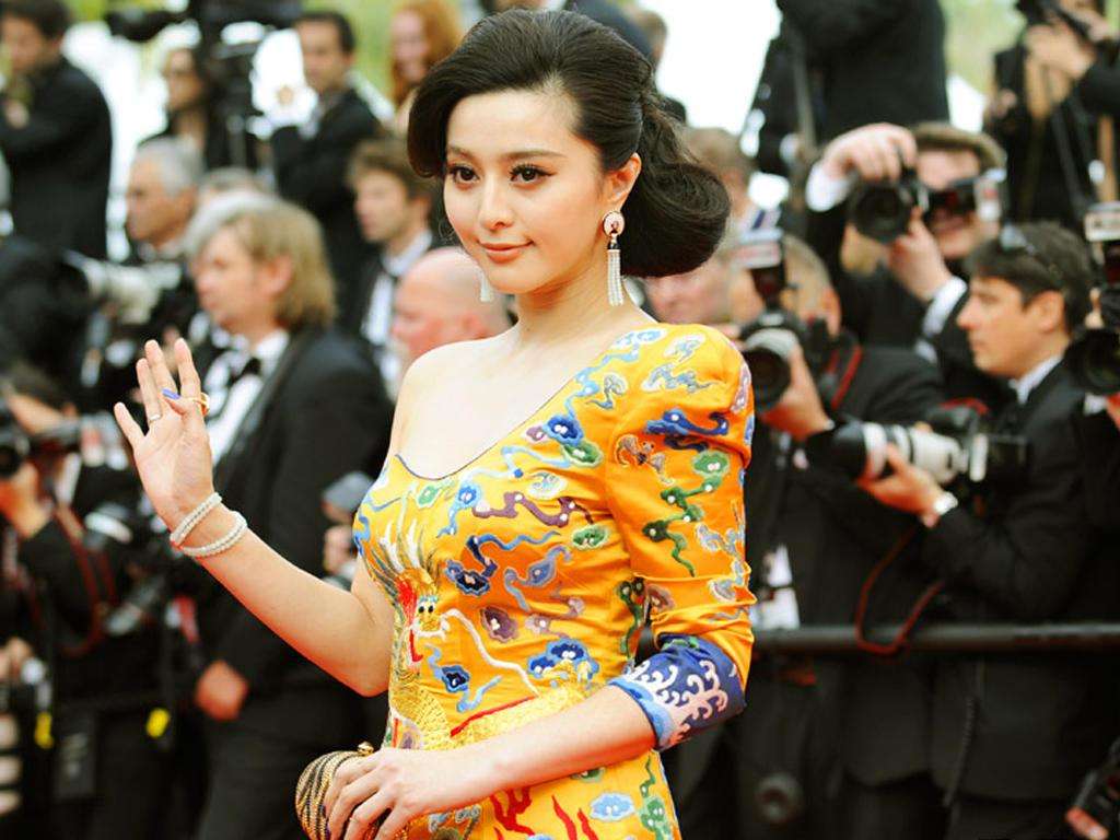 范冰冰近日机场照背的包,范冰冰双背包