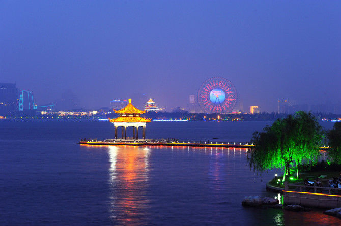 苏州金鸡湖因为什么命名的,苏州市的金鸡湖景区