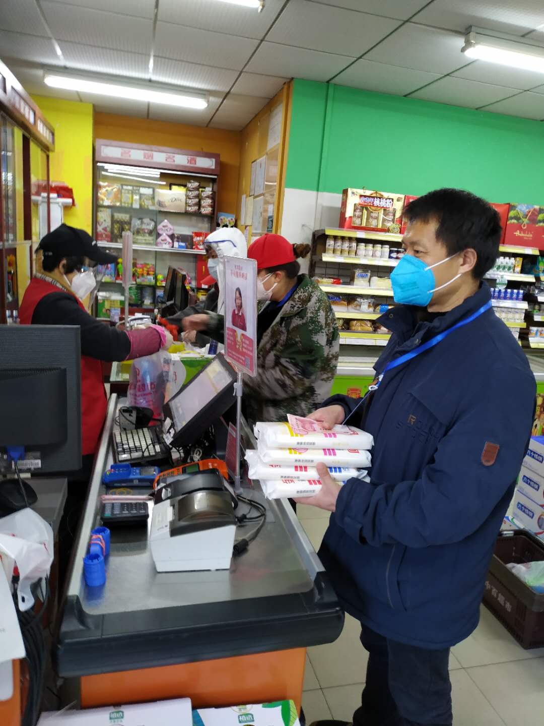 25天，这个公交线管员每天做着2份工