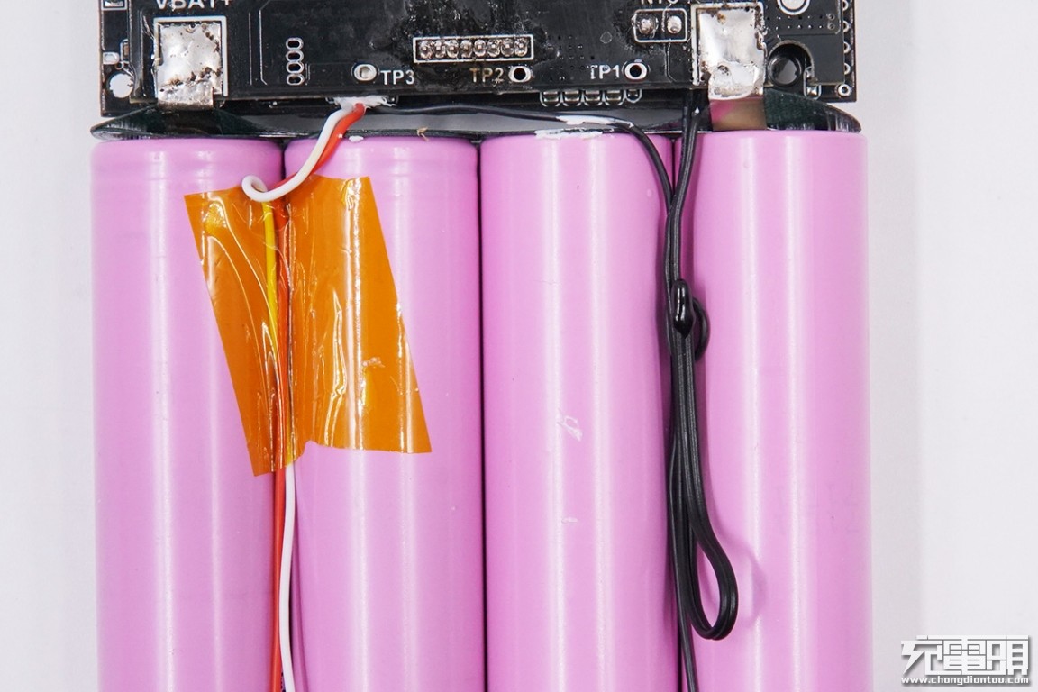 巨能移动电源拆解,绿巨能移动电源评测