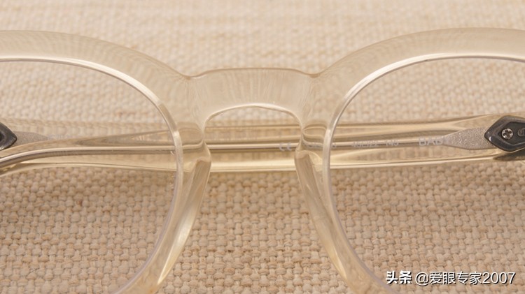 眼镜坏了没有胶带和胶水怎么补救,眼镜坏了去维修要钱吗