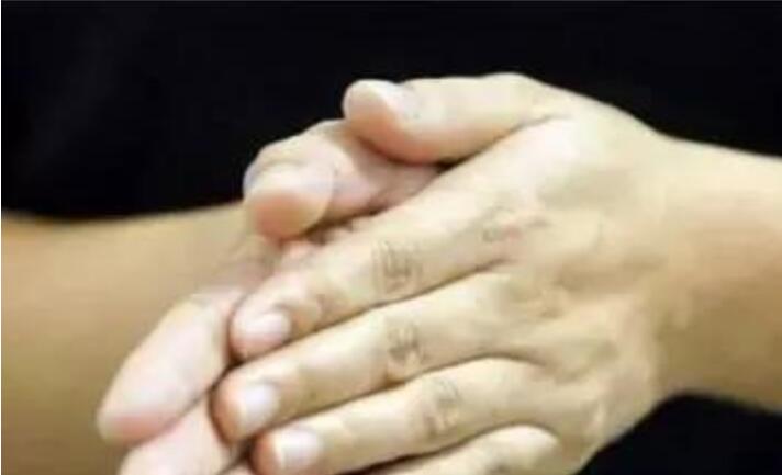 最月子时,宝妈最怕感冒影响孩子?学会这些方法巧妙化解感冒危机