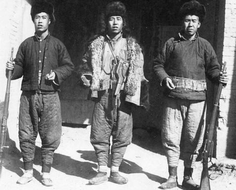 28从军当炊事员，29孤身劝降400土匪，30活捉座山雕，16天后牺牲