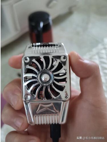 手机散热背夹的优点跟缺点,不损害手机的散热背夹