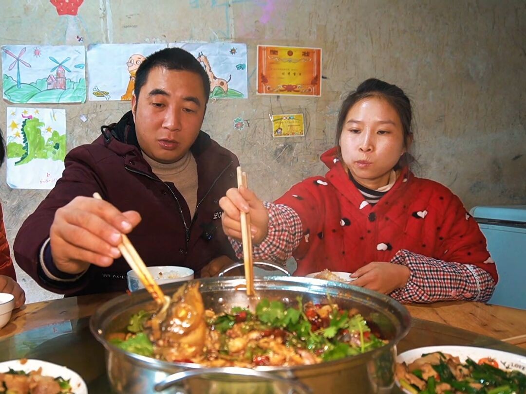 农村主妇成千万网红，被央视点名的“蜀中桃子姐”，到底凭什么？