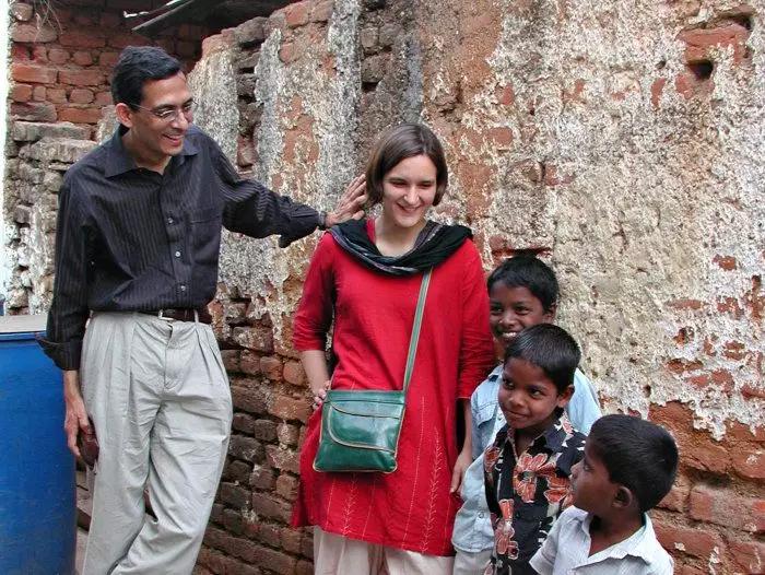 孩子在学校自己花费高怎么教育,有钱没钱怎么教育好是关键