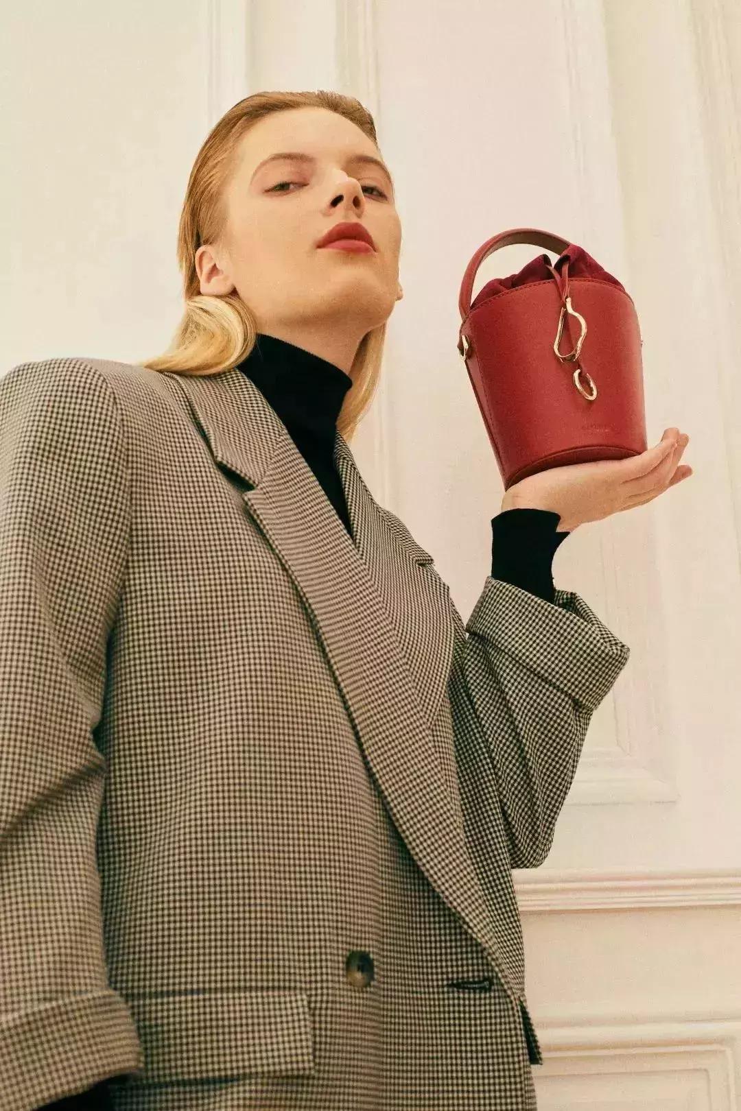 1000左右的包包品牌推荐,1000块钱能买什么大牌的包