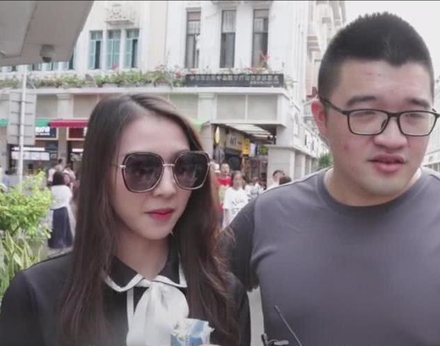 花众泰的钱办保时捷的事，男子送空姐国产劳力士成功交往！