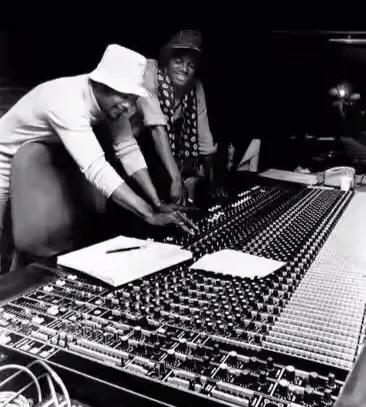 thriller是最畅销的专辑吗 (评价thriller这张专辑)