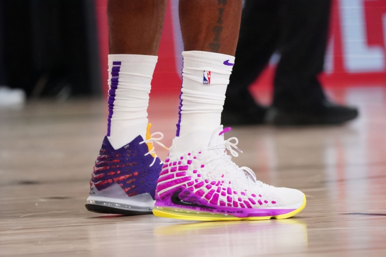 西决G4球员战靴:魔兽科比10,浓眉科比5,穆雷穿罗斯球鞋