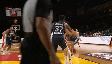 易建联与周琦谁的实力更强,周琦为什么这么难超越易建联