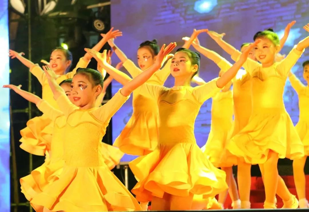 小学迎新晚会,小学生青春筑梦砥砺前行文艺汇演