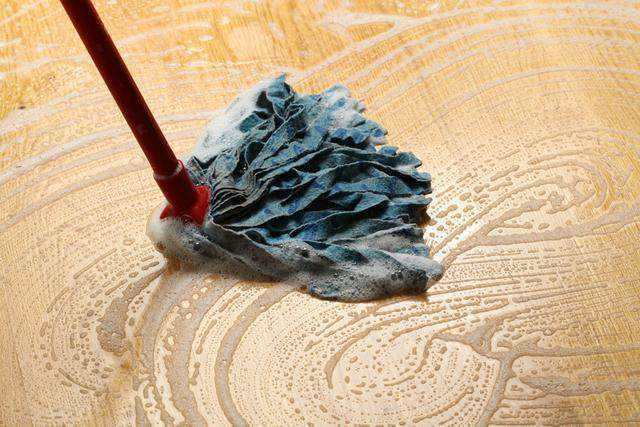 保洁阿姨拖地技巧视频,保洁阿姨拖地的手法