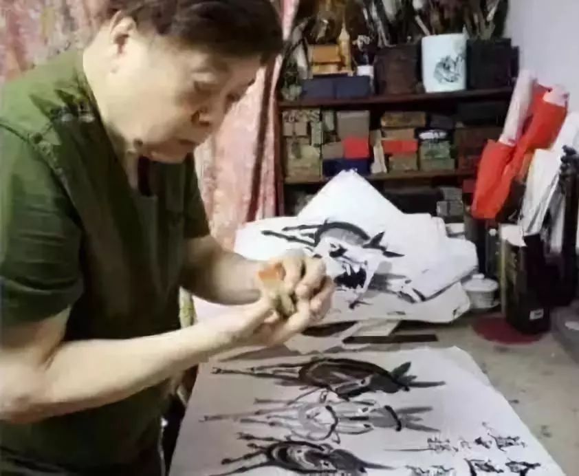 赵忠祥卖字，李湘直播卖货：越是没钱的人，越在乎面子