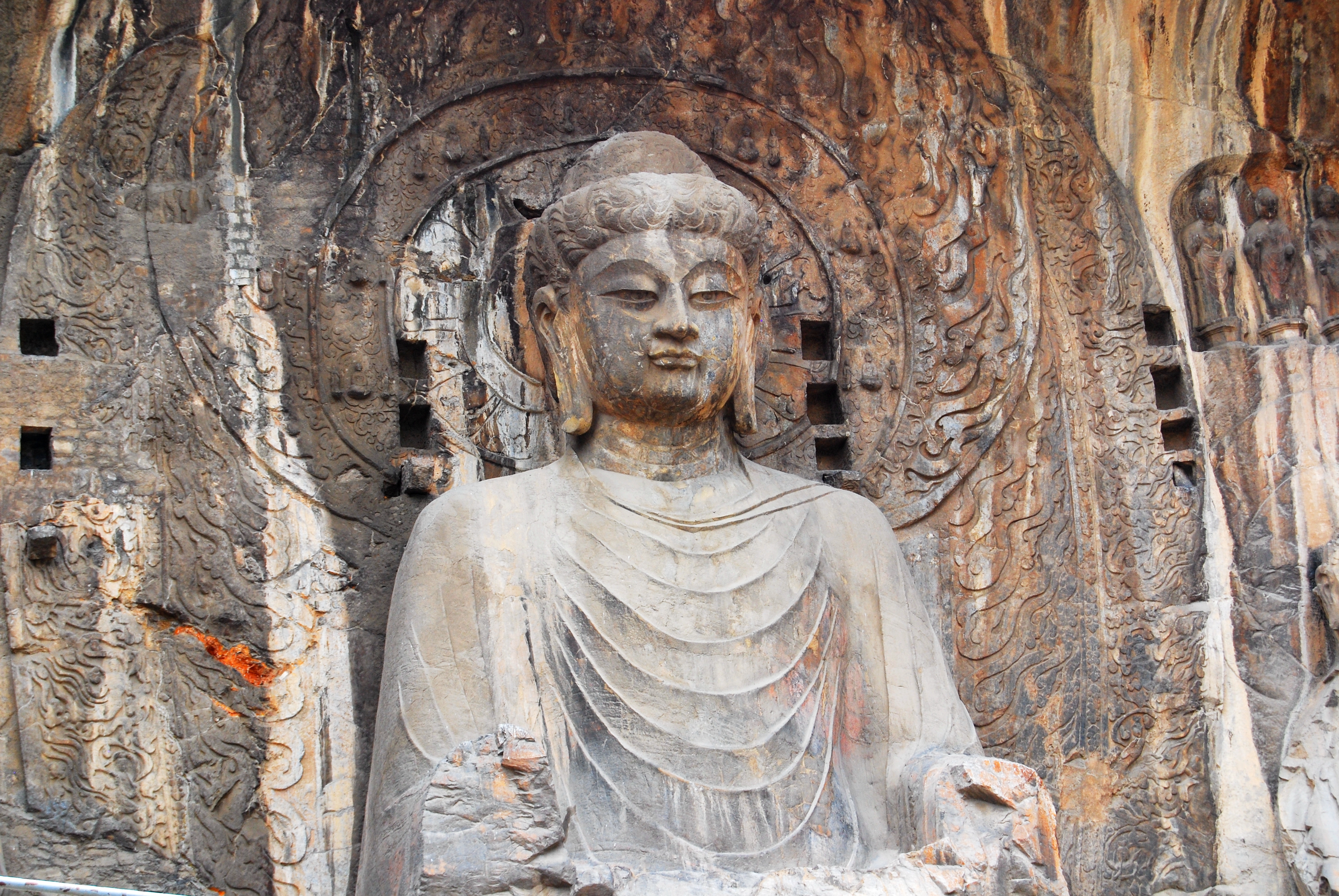 龙门石窟的卢舍那大佛的资料,龙门石窟卢舍那大佛的实际名字