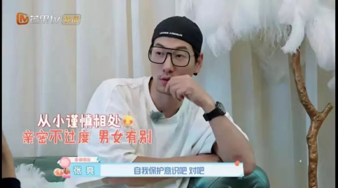 张亮教育孩子,张亮称女儿不能亲嘴