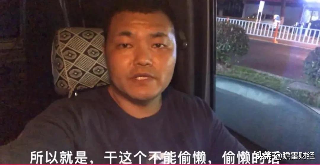 一个人一辆小厢货,一个人一辆摩托小生意