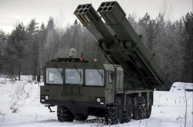 俄罗斯旋风122毫米火箭炮,俄罗斯发射龙卷风火箭炮