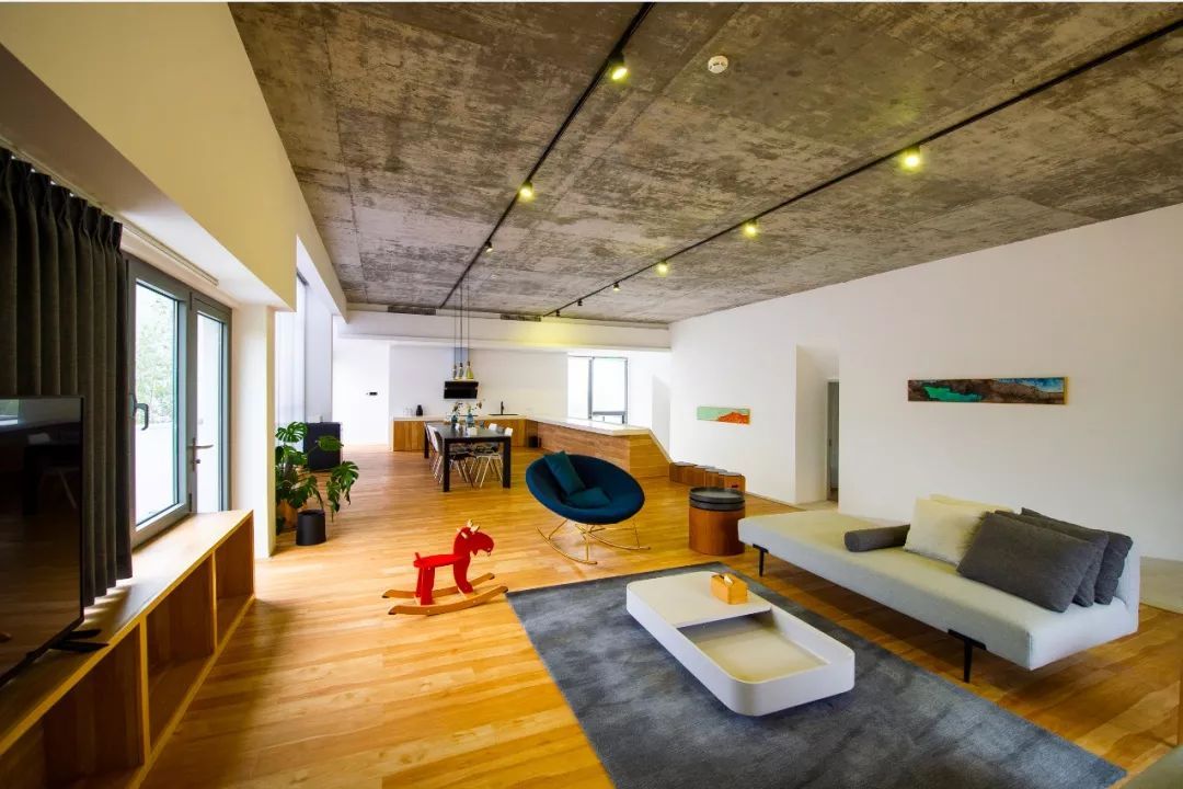 重回校园体验青春懵懂,重回校园体验大学生